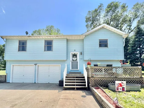 1216 Saint Marys St, Sioux City, IA 51105