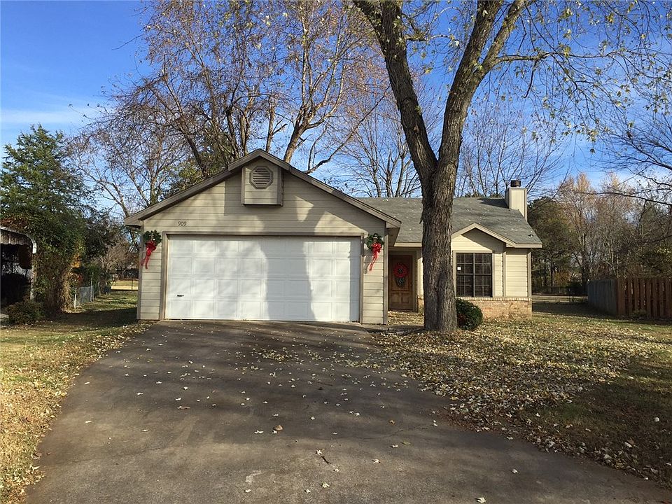 1st image of 909 E Linden Pl