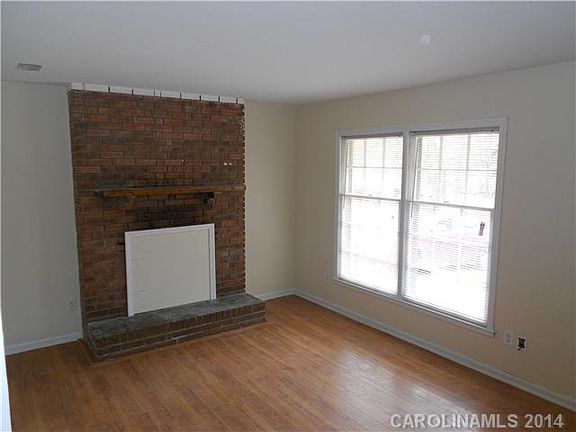3rd image of 6835 Cedarcreek Dr