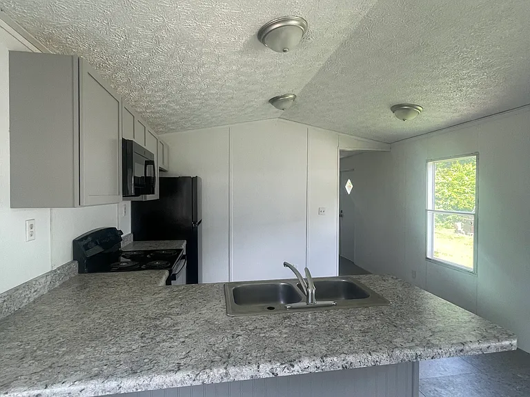 300 Crique Side Dr #12 — Photo 3