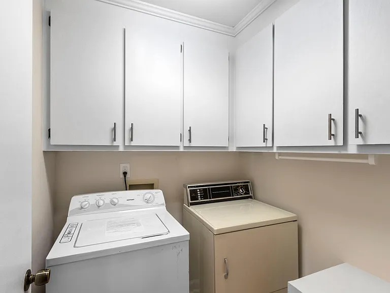 114 Fisher Dr — Photo 32
