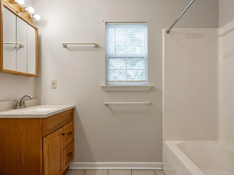 4092 University Dr — Photo 15