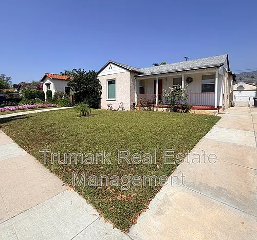 729 South St Photo 1