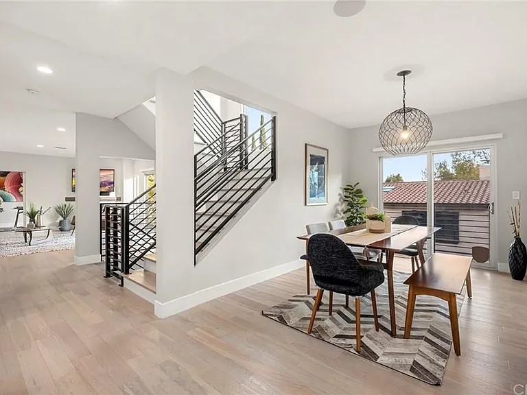 3651 Lowry Rd — Photo 7