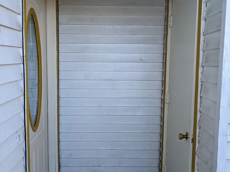 Entry to garage with washer and dryer