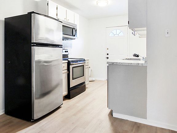 3rd image of 2725 Patricia Ln #B