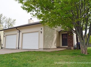6111 SW 26th St APT B, Topeka, KS 66614