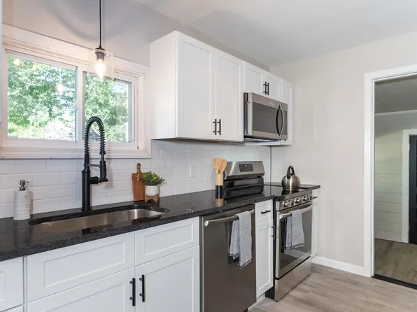7 Gillette Ave, Springfield, MA 01118