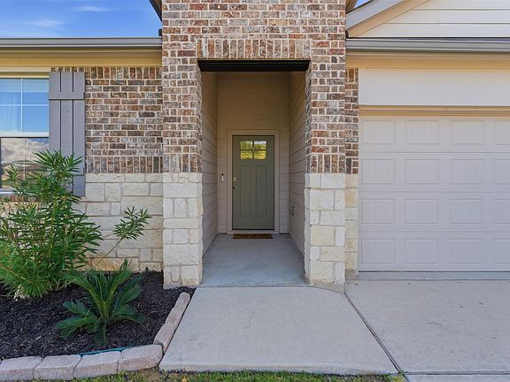 4th image of 220 Apache Plum Dr