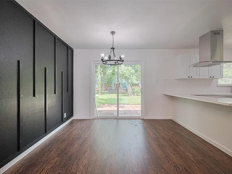 2112 Walnut Ln — Photo 11