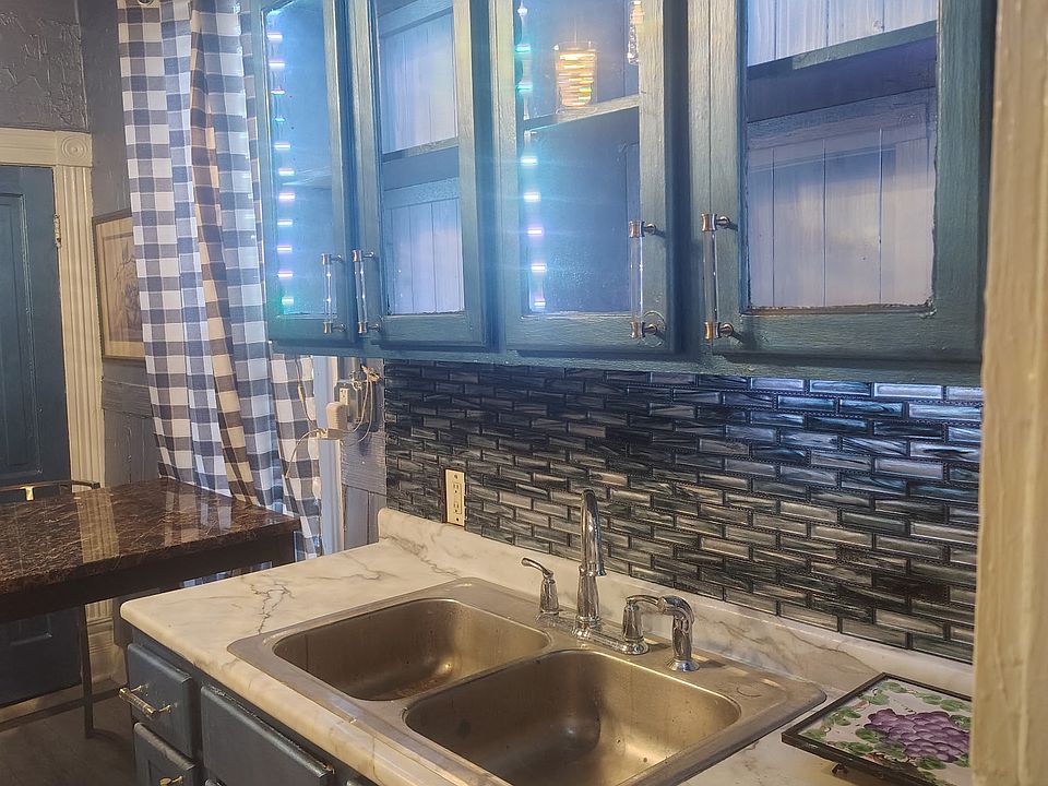 1st image of 911 S 36th St #1