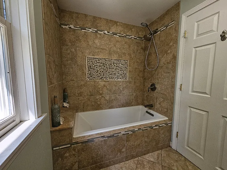 11 Laurel Ln — Photo 24