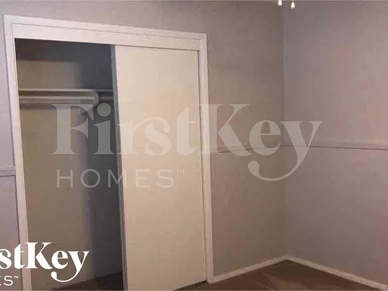 1439 W 7th St — Photo 11