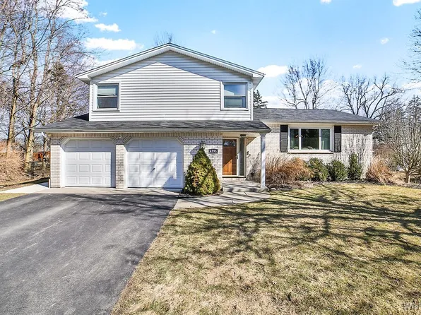 4595 Christian Dr, Clarence, NY 14031