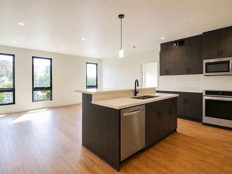 Newly Built Luxury Apartments in San Luis Obispo "Little Italy" — Photo 57