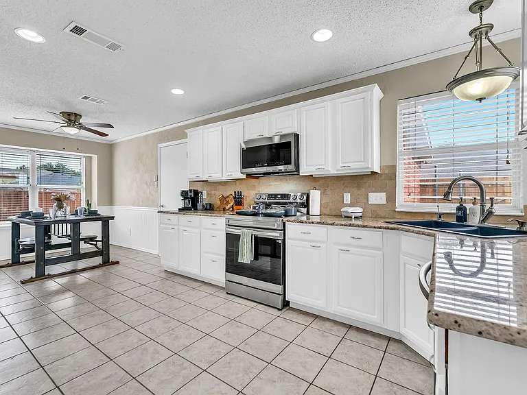 600 Ashcrest Ct — Photo 9