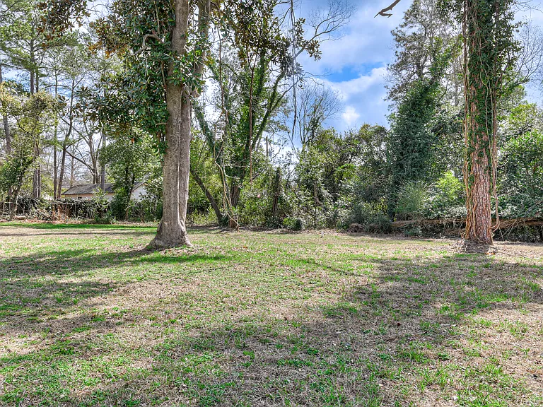 1813 Courtney Dr — Photo 24