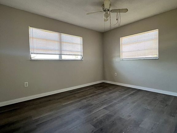 4th image of 22144 Montrose Ave