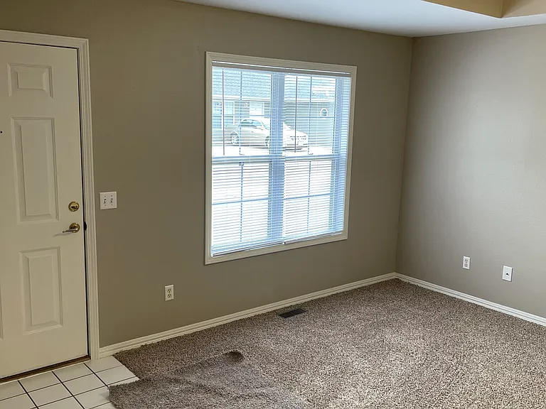 2842 S Meadowbrook Ave #2 — Photo 2
