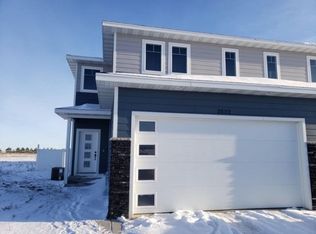 2522 Granite Dr NW, Minot, ND 58703