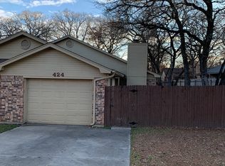 424 Lochridge Dr, Azle, TX 76020