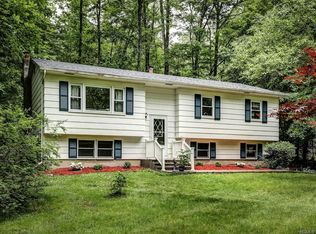 16 Patrick Dr, Bloomingburg, NY