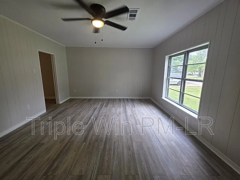 104 E Georgia St — Photo 8