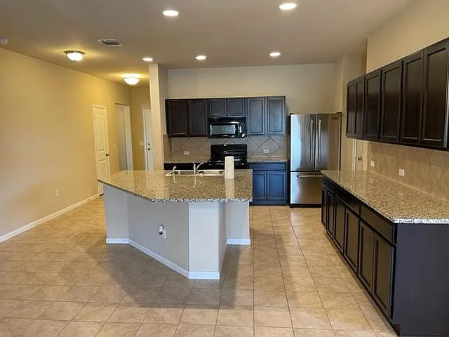Kitchen /Breakfast bar /Center Island