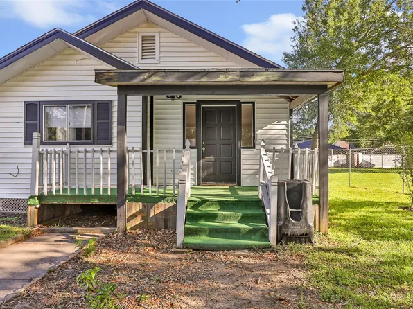 105 Graham St, Baytown, TX 77520