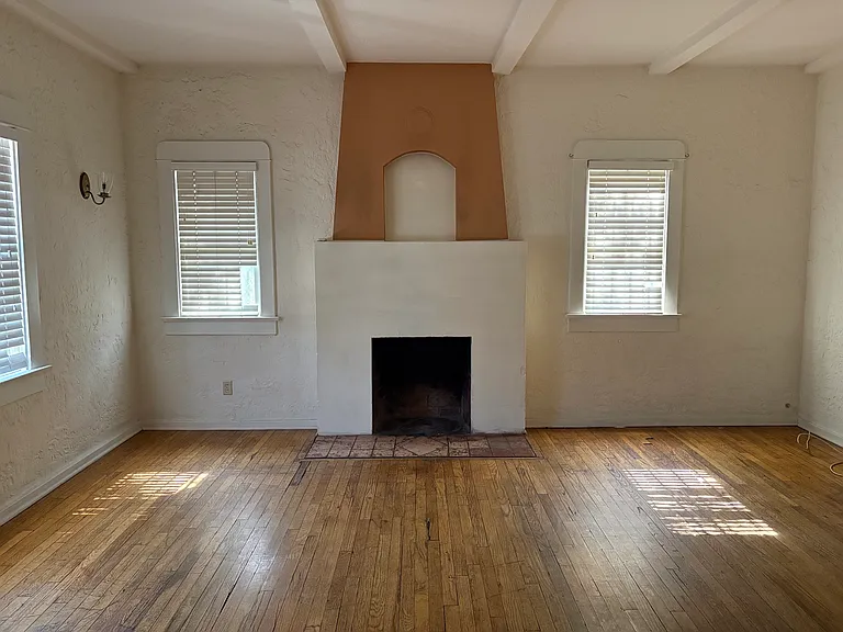 2027 E 1st St #1 — Photo 3