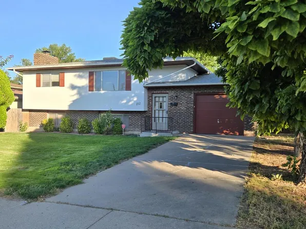112 La Rochelle Dr, Pueblo, CO 81005