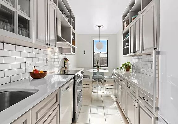3rd image of 45 Martense St APT 5H