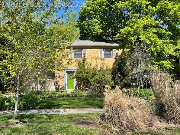 2826 Bamlet Rd, Royal Oak, MI 48073