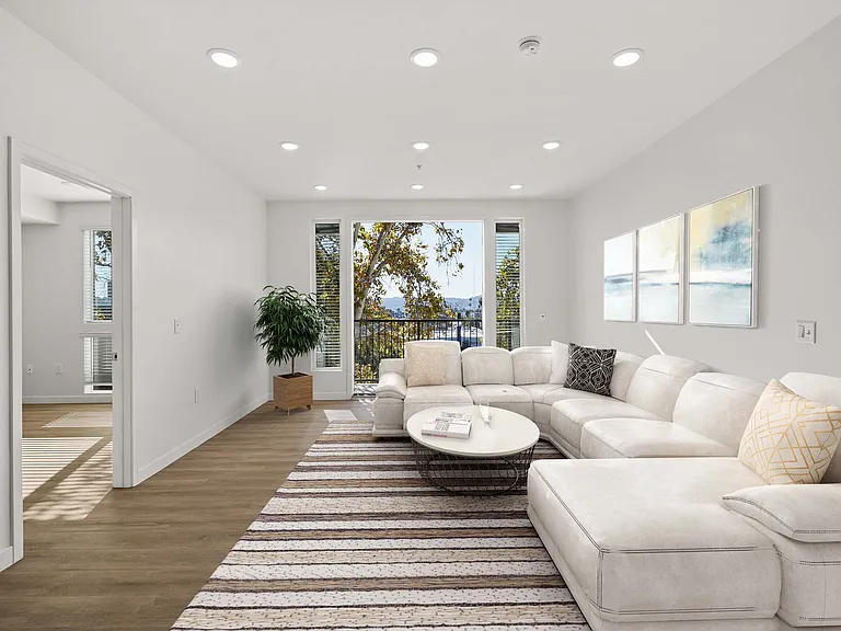 14541 Gilmore St Apartments — Photo 45