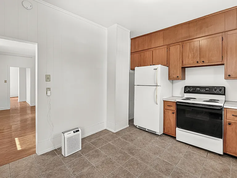 243 E 2nd St #2 — Photo 15