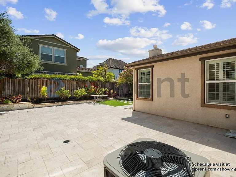 5023 Queensbury Way — Photo 37