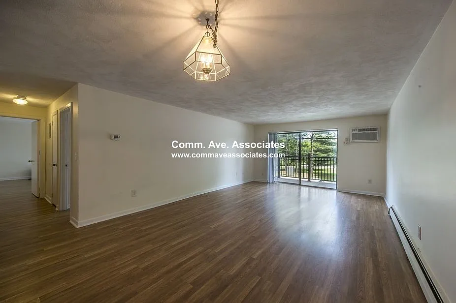 2 bed, 1.0 bath, $2,650 — Photo 2
