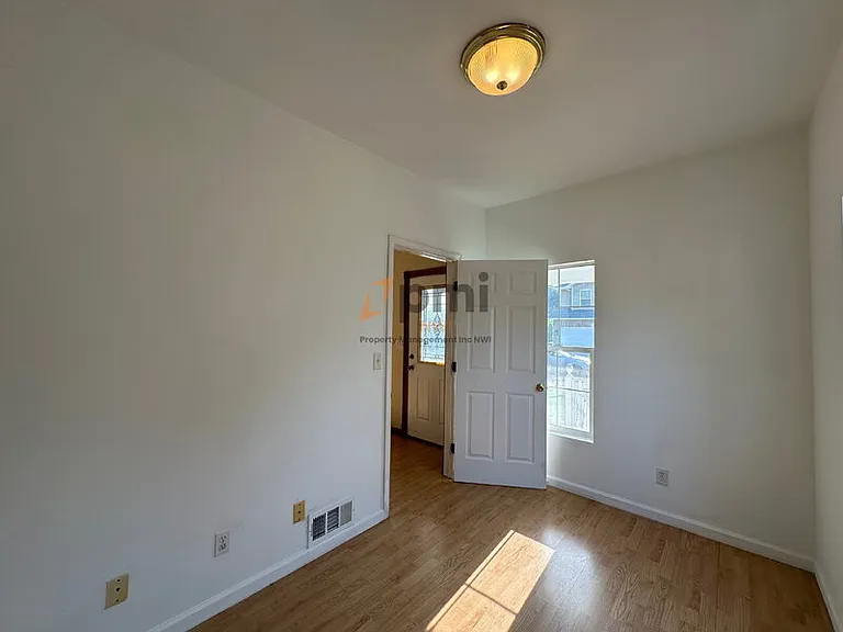203 Locust St — Photo 5