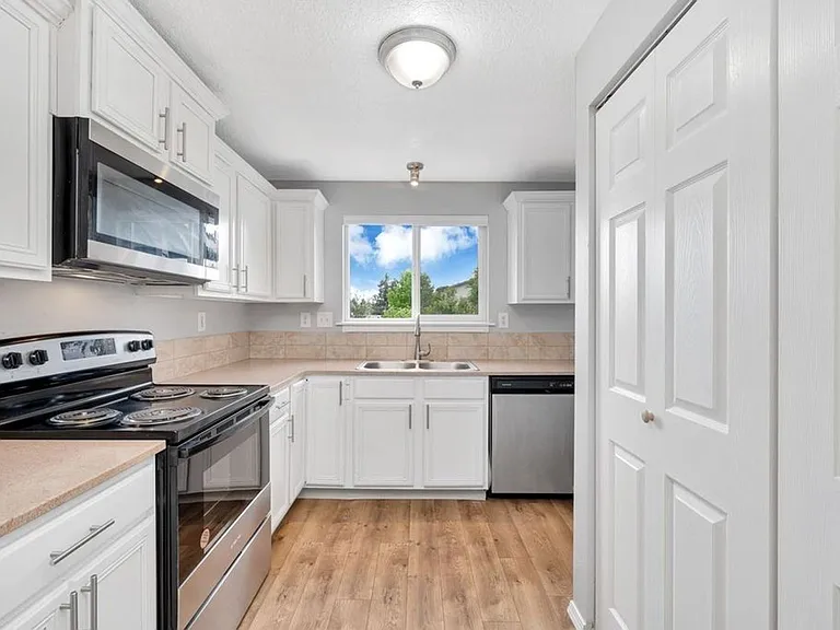 5320 SE 122nd Ave — Photo 13