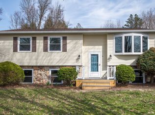 40 Cherokee Ln, Williamsport, PA 17701