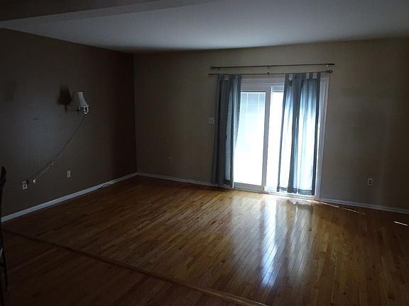 5th image of 508 Nina Ln