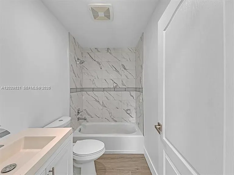 1804 SW 99th Ter #1804 — Photo 7