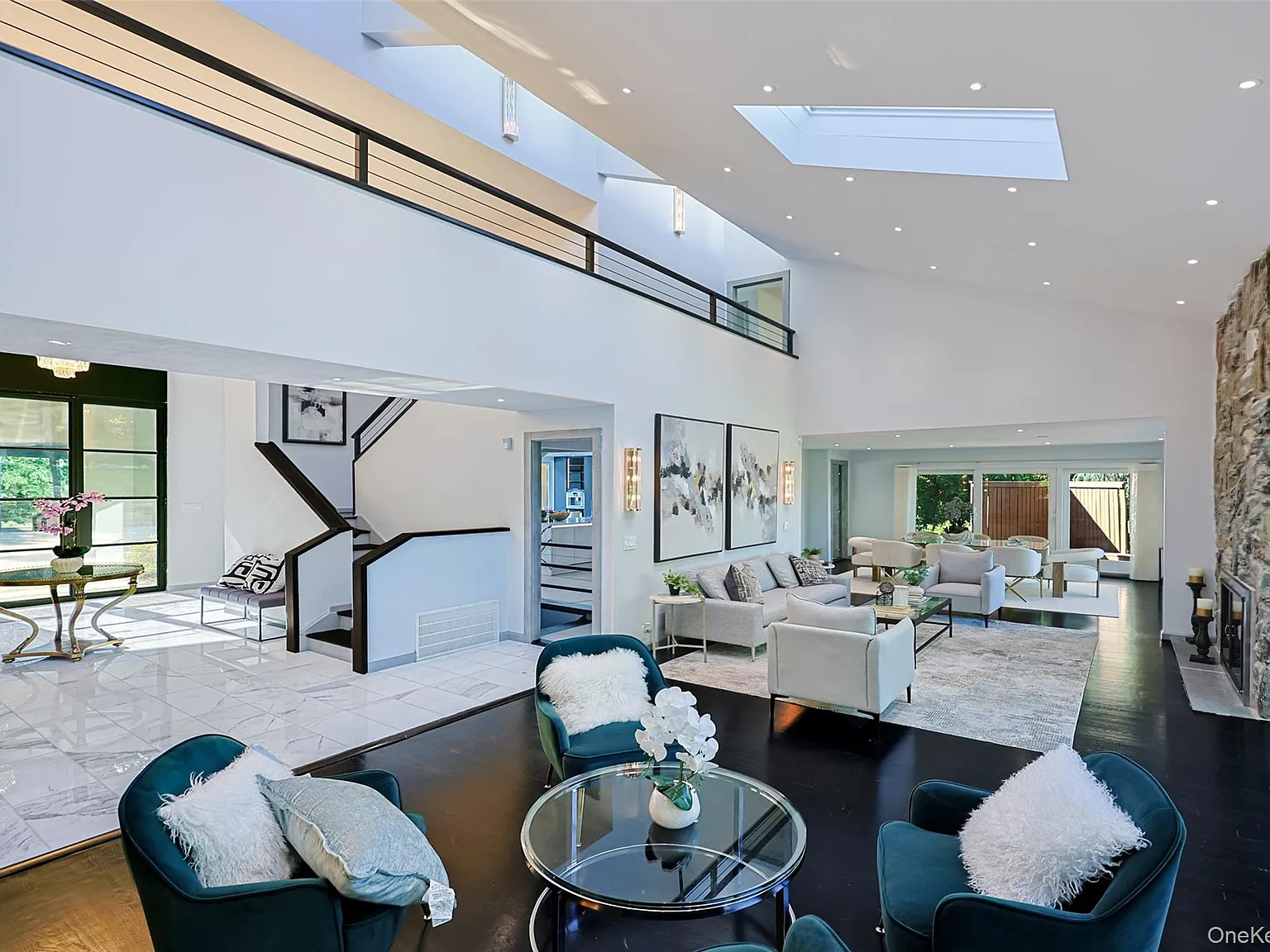 7 bed, 6.5 bath, 6900 sqft, $15,000 — Photo 4