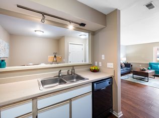 2100 Georgetown Pkwy #807, Fenton, MI 48430