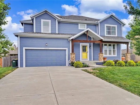10208 Theden Cir, Lenexa, KS 66220