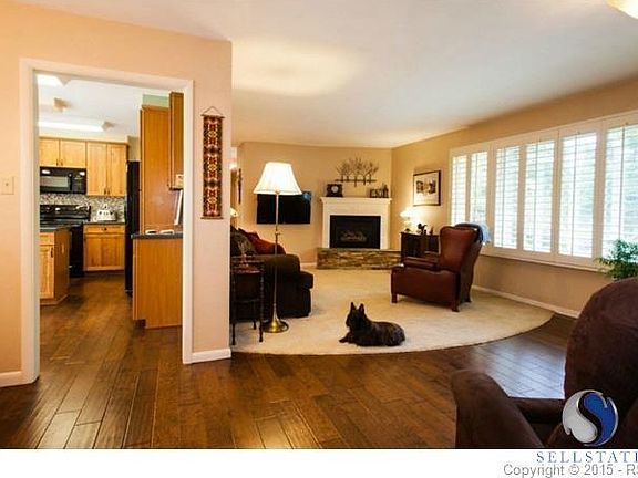 Living Room w/ gas fireplace.