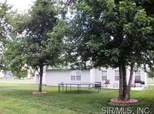 77 Raes Creek Dr, Granite City, IL 62040