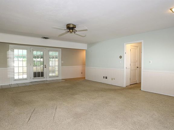 4th image of 215 Marbrook Dr