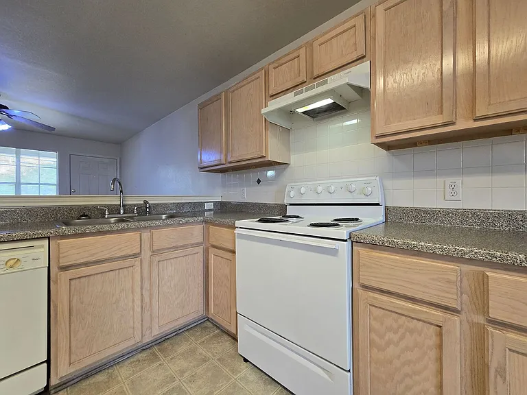 2309 Terrace Dr #D — Photo 6