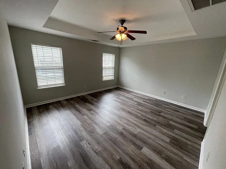 724 Llewellyn Ln — Photo 12
